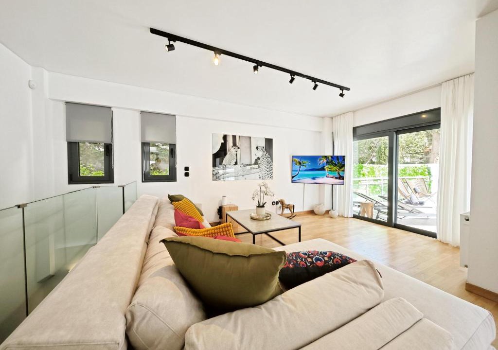 Voula Apartment | Voula Private Pool, Beach, Home cinema Apartment
