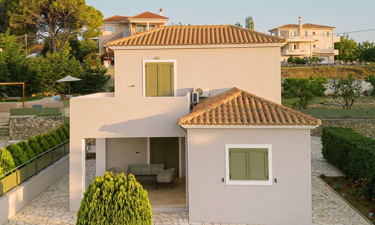 Lakithra Villa | VR Villa Emelia - 2 bed 2 bath Villa with shared pool