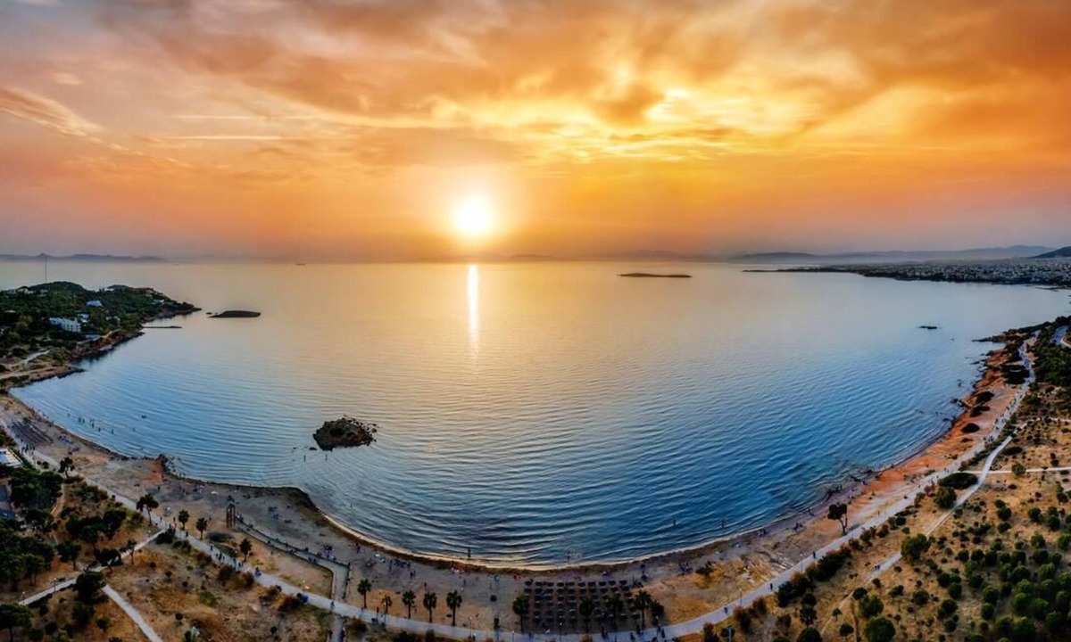 Vouliagmeni Apartment | Walk to Oceanman Athens -Vouliagmeni Square Resort