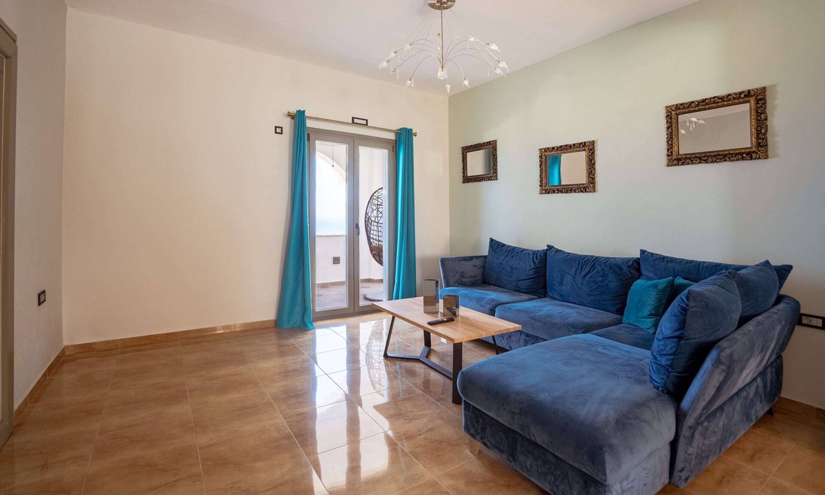 Vourvoulos Apartment | Whole appartment with 3 bedrooms in Vourvoulos-10mins away from Fira by driving!