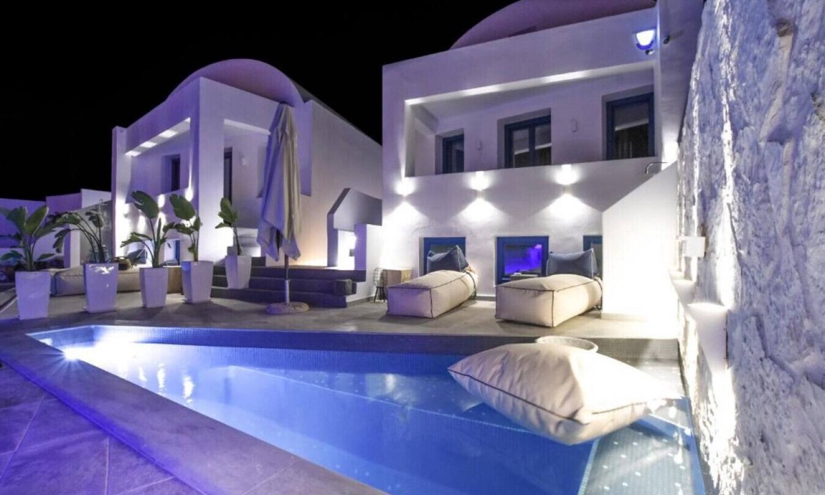 Monolithos House | Yang Villa in Monolithos Beach, next to Fira, close to airport