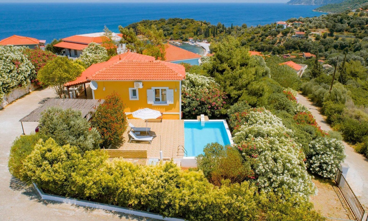 Samos Town House | "Yellow Villa" by Interhome