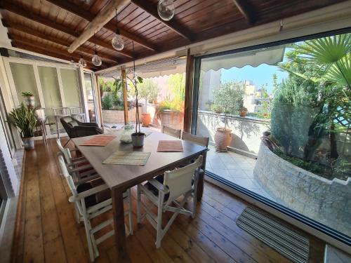Kallithea Apartment | You can almost smell the sea!