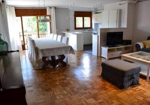 Amplio apartamento con piscina en Llívia in Llivia