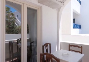 Deluxe 4-5 persons Studio 30 meters from Perissa Beach