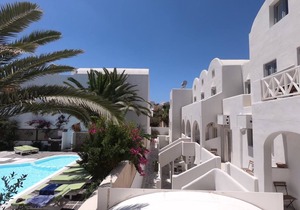 Deluxe 4 persons Studio 30 meters from Perissa Beach