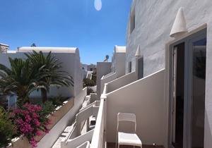 Deluxe 6 persons Maisonette 30 meters from Perissa Beach