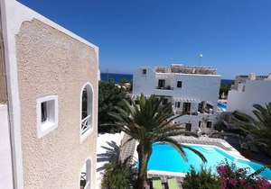 Deluxe 6 persons Maisonette 30 meters from Perissa Beach