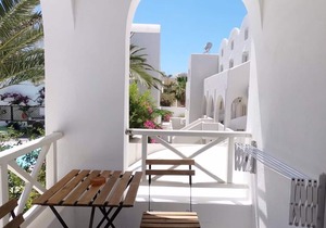 Deluxe Double Room 30 meters from Perissa Beach
