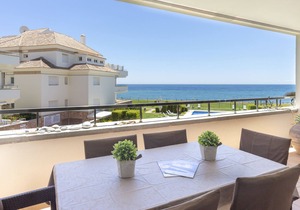Frontline beach apartment in Guadalmansa Playa in AN