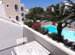 Persons Meters Beach | Perissa