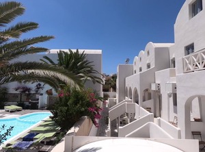 Persons Meters Beach | Perissa