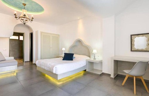 Fira Hotel | 38 m² Hotel ∙ 127 guests
