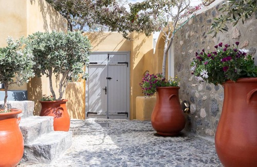 Emporio Villa | 380 m² Villa ∙ 3 bedrooms ∙ 6 guests