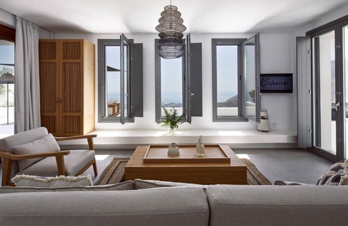 Santorini Villa | 90 m² Villa ∙ 1 bedroom ∙ 4 guests