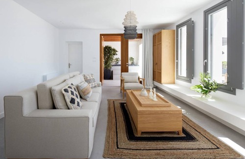 Santorini Villa | 90 m² Villa ∙ 1 bedroom ∙ 4 guests