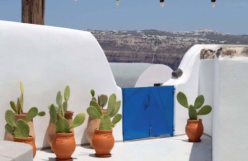 Akrotiri Apartment | Amphora Cave Seaside Retreat in Akrotiri