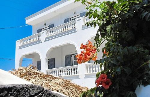 Kamari Hotel | Avraki