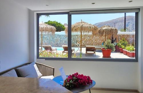 Kamari Hotel | Avraki