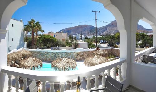 Kamari Hotel | Avraki