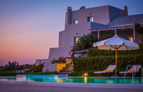 Akrotiri Villa | Black Rock