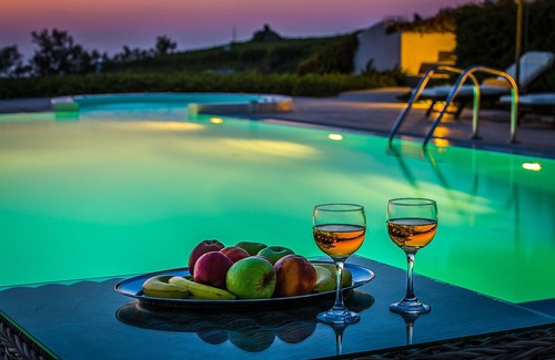 Akrotiri Villa | Black Rock
