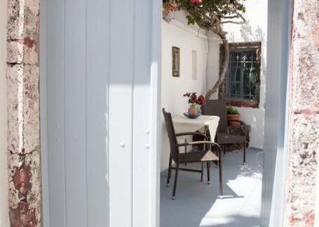 Fira Apartment | Cave House by Hotel Thira