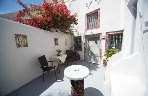 Fira Apartment | Cave House by Hotel Thira