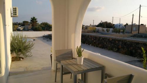 Perissa Hotel | Daylight Hotel