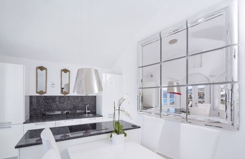 Oia Villa | Dazzling Santorini Villa | 3 Bedrooms | Villa Il Vento | Heated infinity pool |.