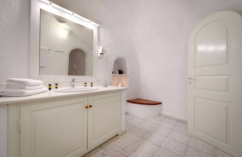 Oia Villa | Deluxe Santorini Villa | Villa Classic | 1 Bedroom | Wonderful Sea Views | Oia