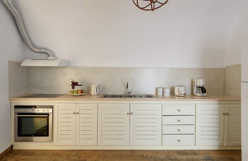Messaria House | For All Seasons Mansion - Superior Cave Apartment
