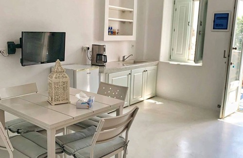 Imerovigli Villa | Great Santorini Villa | Villa Votsalo | Air Conditioning | 2 Bedrooms | Thira