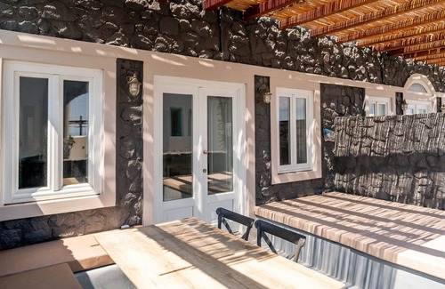 Imerovigli Villa | Great Santorini Villa | Villa Votsalo | Air Conditioning | 2 Bedrooms | Thira