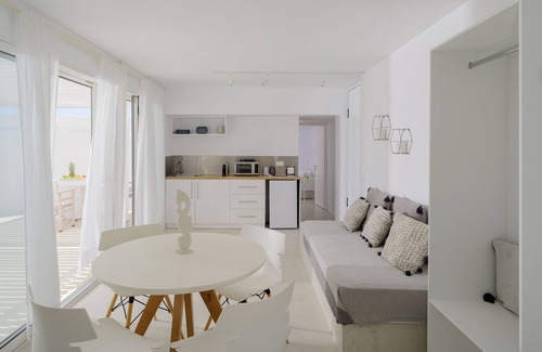 Imerovigli Apartment | Infinite Blue Luxury Suites