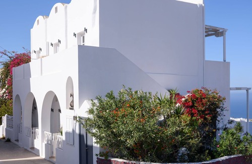Oia Apartment | Muses Cycladic Suites - Compact Two-Bedroom Suite with Outdoor Hot Tub