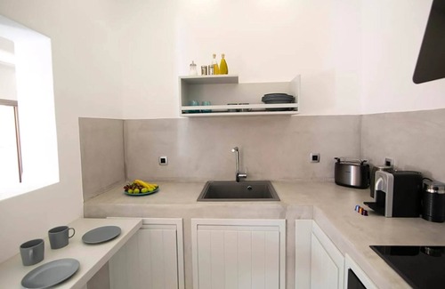 Exomytis Apartment | My Rental Homes - Maison Nira with panoramic Jacuzzi on the outdoor terrace