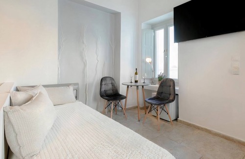 Fira Apartment | Neoklassiko Koukouli deluxe room