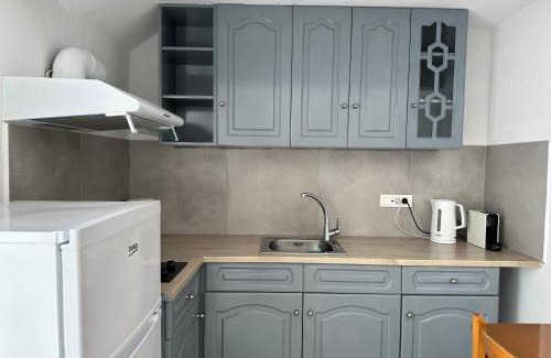 Kamari Apartment | Niabelo Villa
