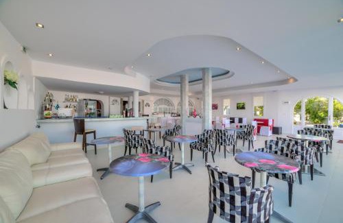 Perivolos Apartment | Pantheon Hotel