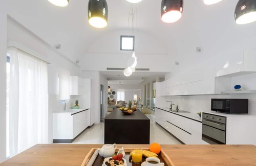 Vlychada Villa | R 950 Villa Basil with Daily Maid Service, Marble Bathroom & Modern Furnishing