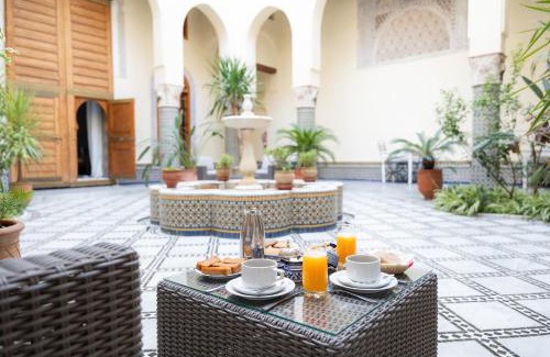 Ain Azlitan House | Riad Al Ansari