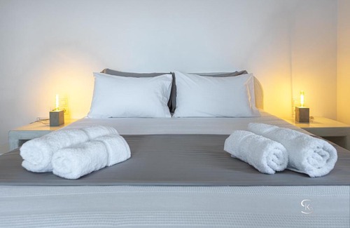 Megalochori Apartment | S&K Nayas Luxury Suite Santorini