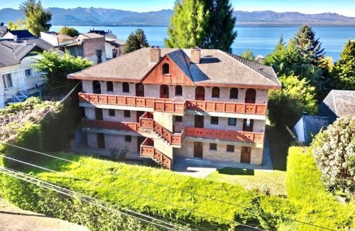 Belgrano House | Saint Moritz Bariloche. Mtn and Lake Views.