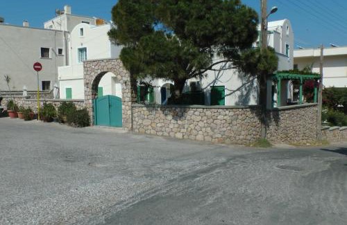 Kamari Hotel | Santa Magia