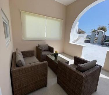 Kamari Apartment | Sklavadi Vineyard House