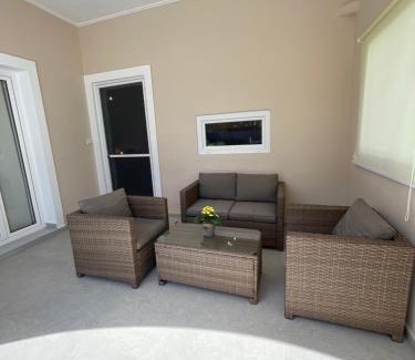 Kamari Apartment | Sklavadi Vineyard House