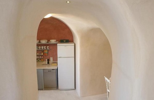 Akrotiri House | The Palm Tree Residence