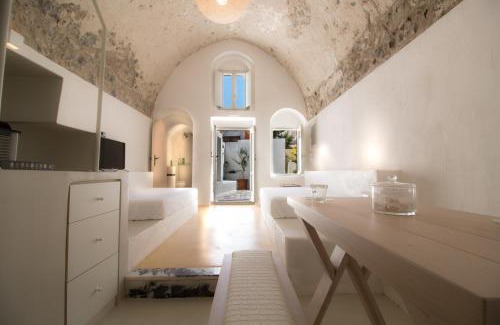 Vothon House | Tritiani Traditional Home