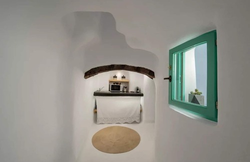 Finikia Villa | Two Bedroom Villa With Private Indoor Cave Pool